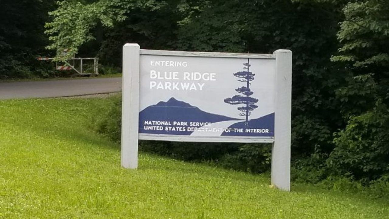 blue ridge parkway sign to scenic drive 04