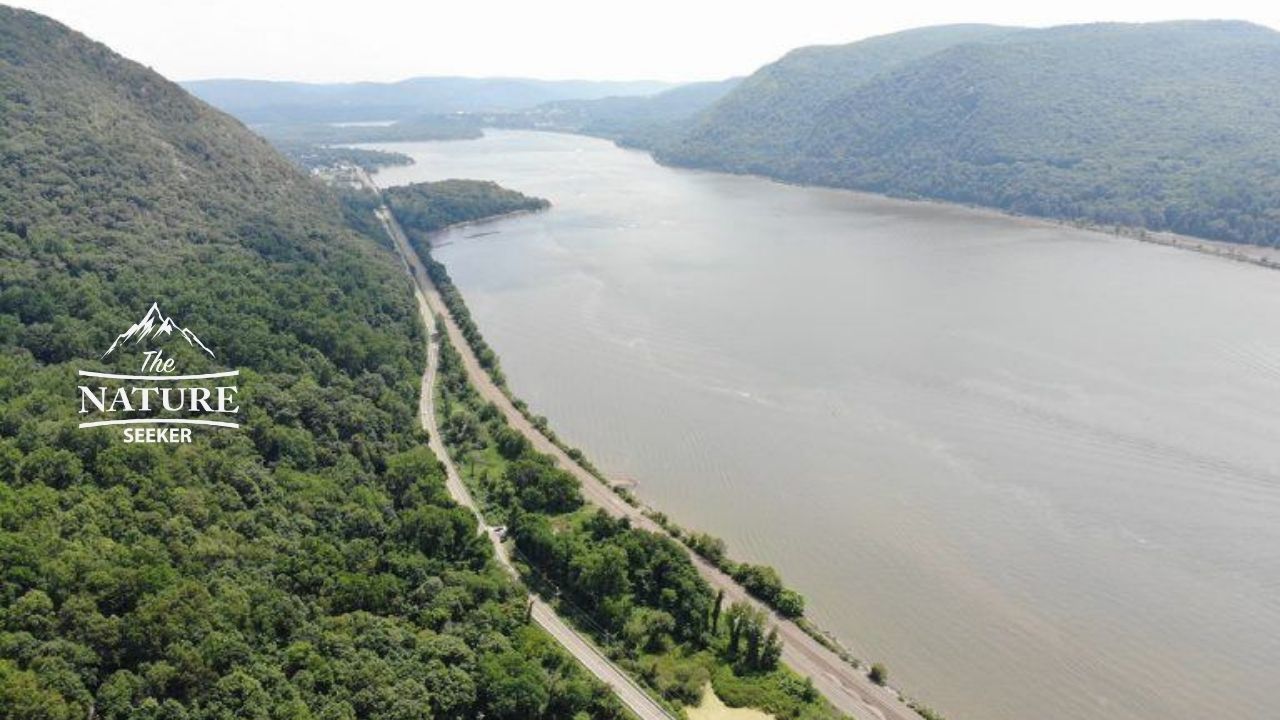 hudson highlands state park scenic drive on the Appalachian mountains 03