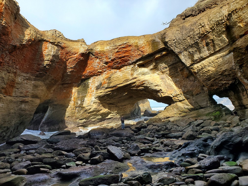 devil's punchbowl oregon