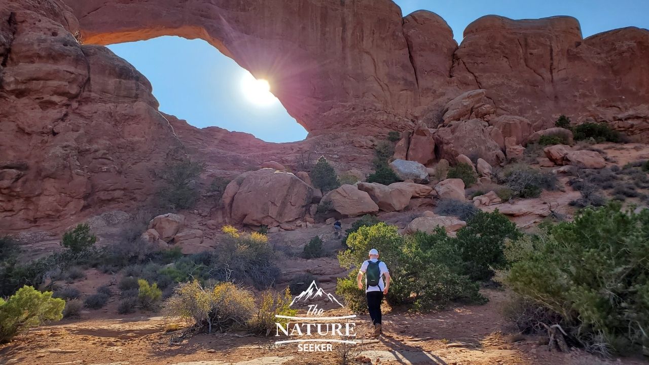 Turistika na jižní okenní oblouk v národním parku arches 01