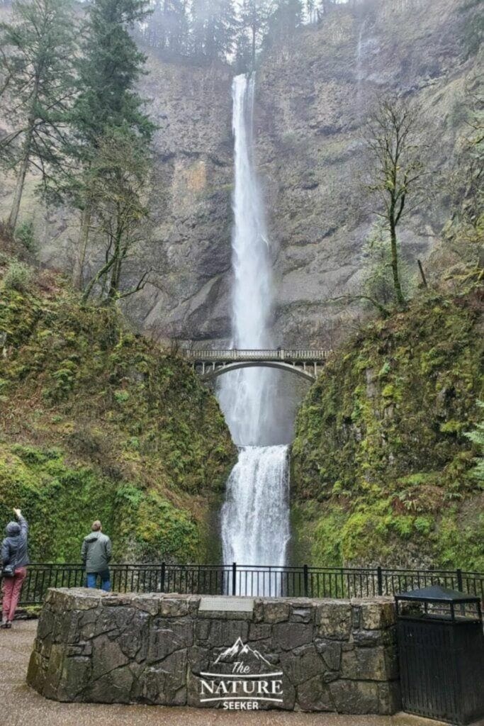 columbia river gorge picture of multnomah falls at base