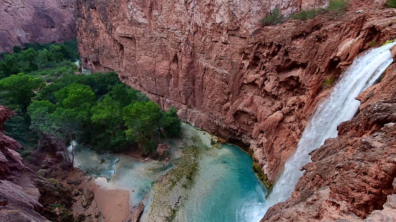 beach waterfall in arizona 01