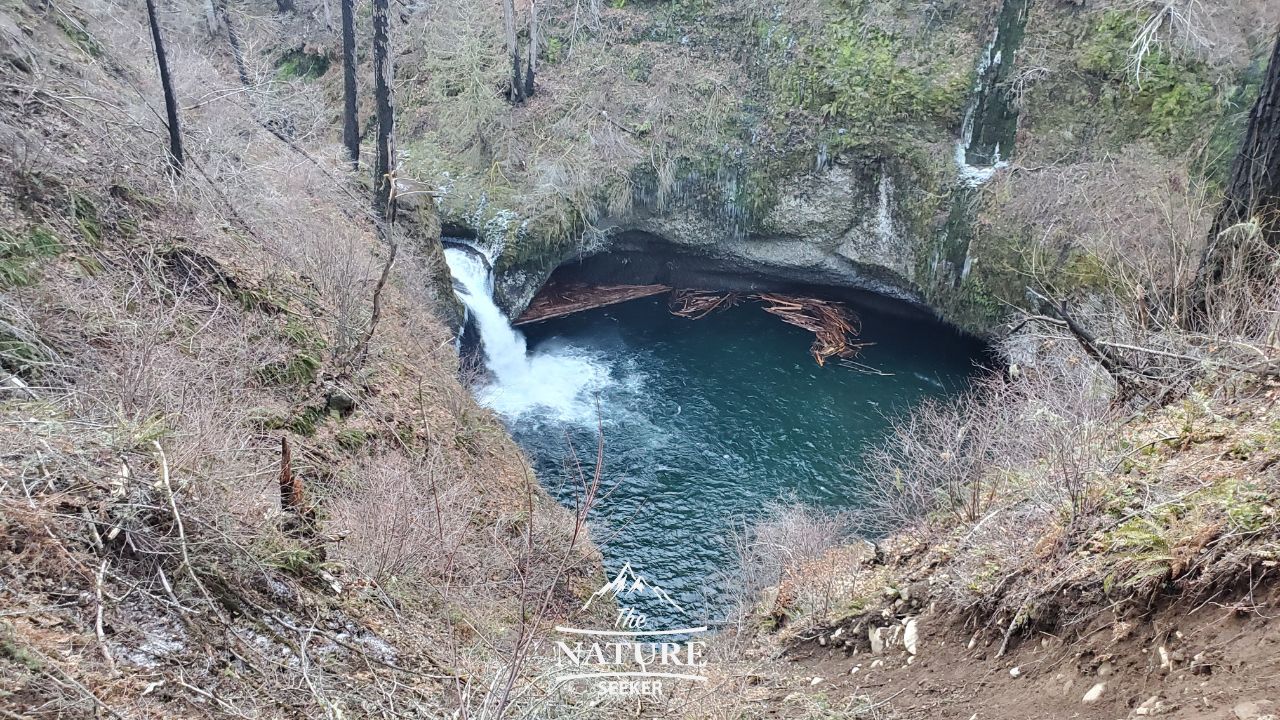 beach waterfall in columbia river gorge new 03