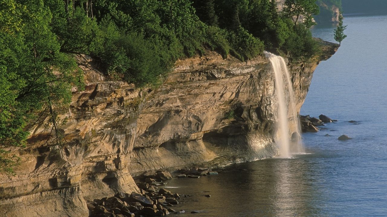 spray falls waterfall with beach 01