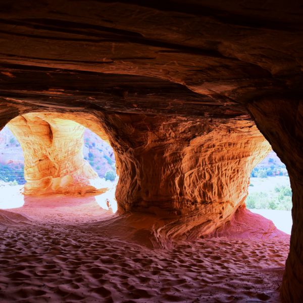 best hiking trails in utah sand caves 03
