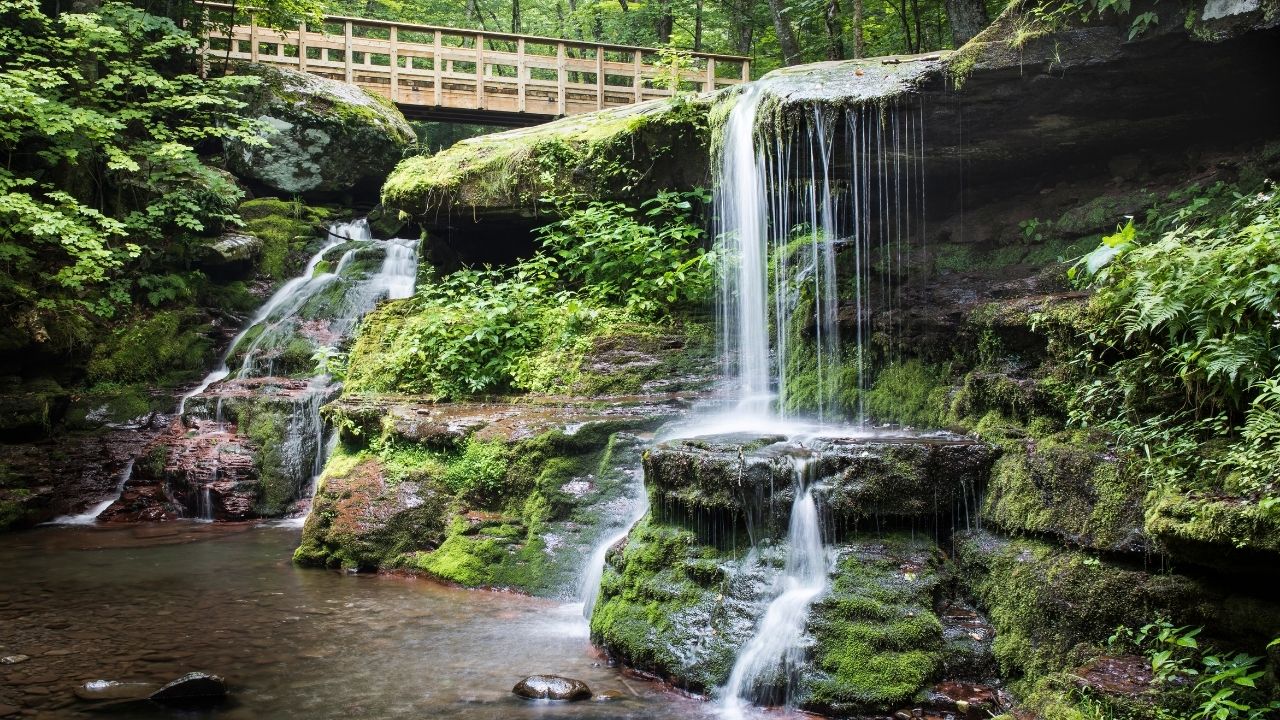 diamond notch falls in the catskill mountains