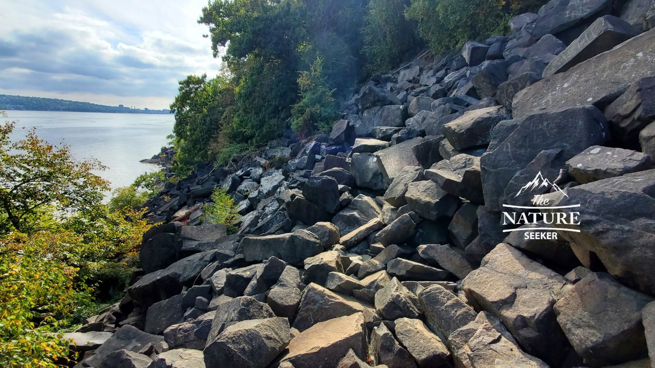 picture of the giant stairs palisades trail in nj