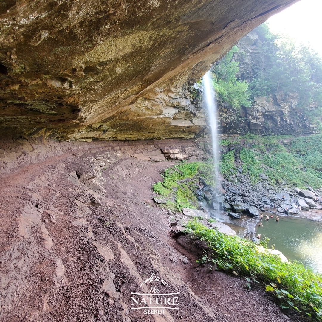 kaaterskill falls hike under waterfall cave area 04