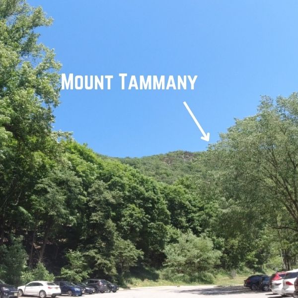 mount tammany parking lot red dot trailhead 01