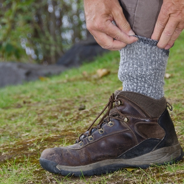 avoid tick bites by wearing full clothes