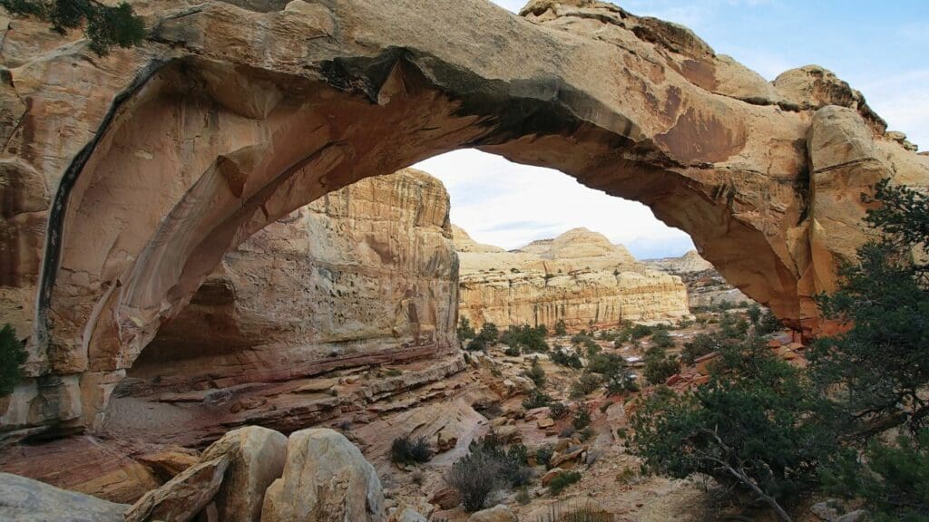 hickman natural bridge arch in utah 03