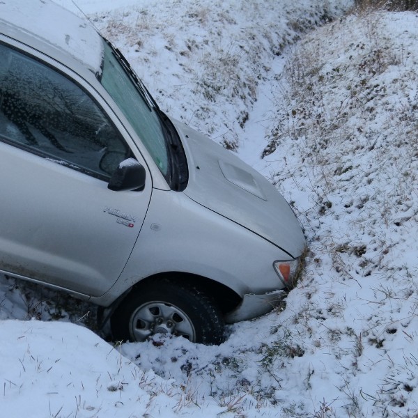 icy road car accident new 05