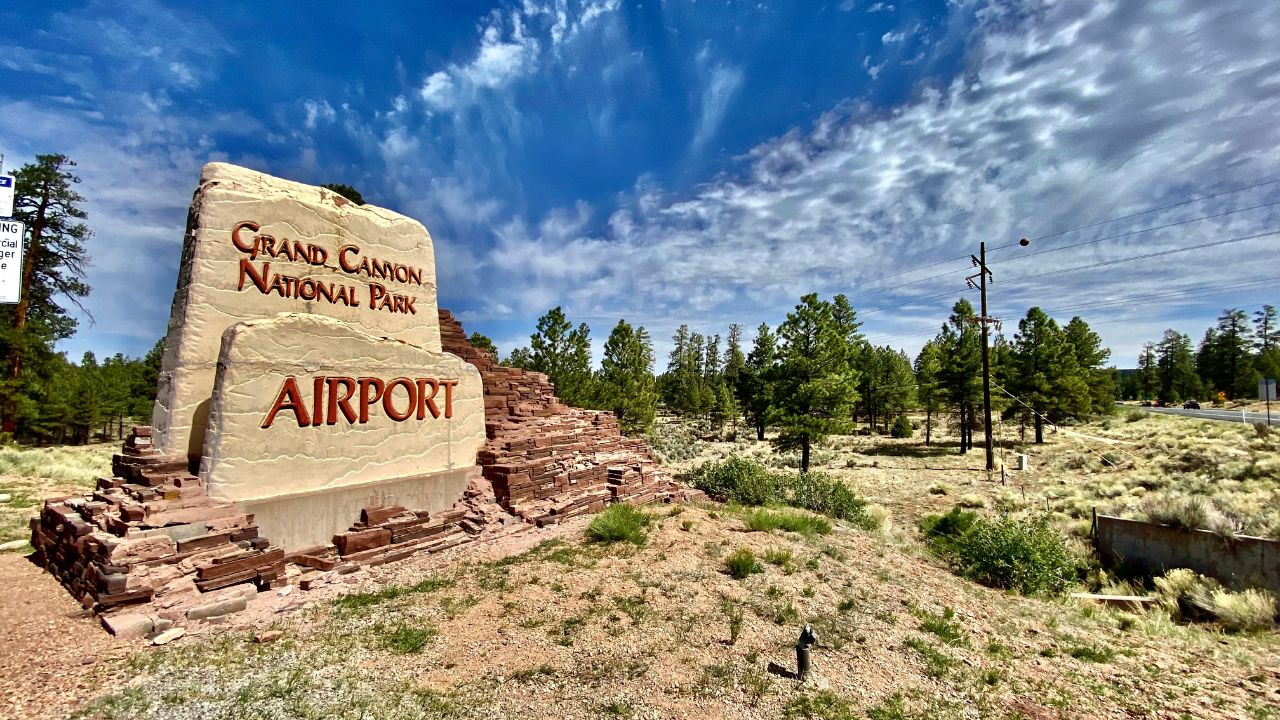 grand canyon airport photo new 03