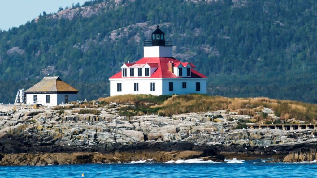 egg rock lighthouse in maine new 03