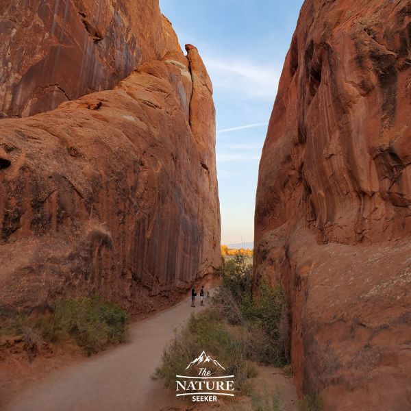 arches national park photos giant red cliffs