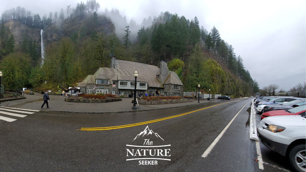 multnomah falls parking lot 02