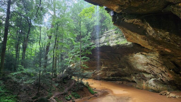 where to stay in hocking hills ohio